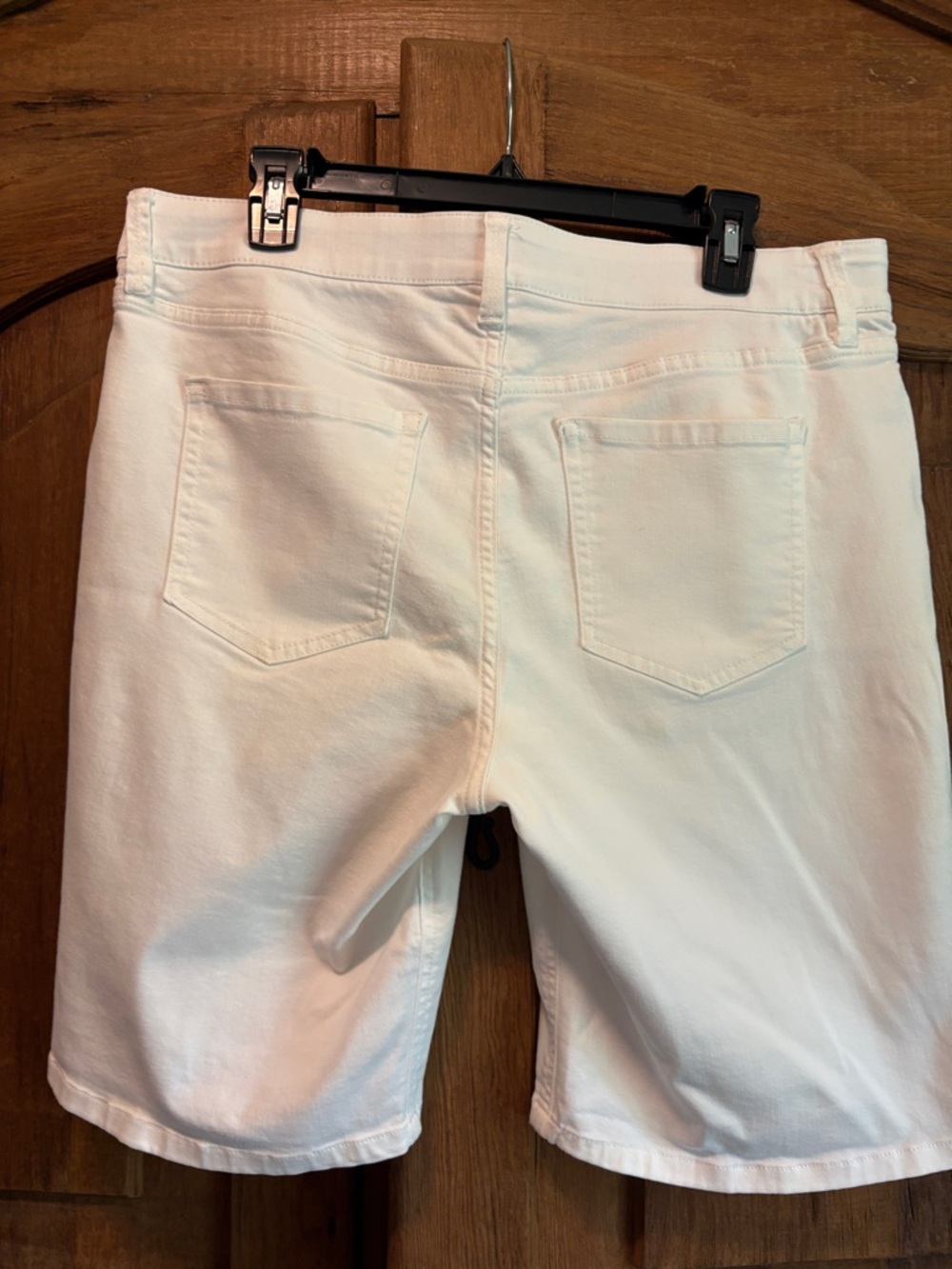 Liz Claiborne White Women's Bermuda Shorts - Picture 4 of 5